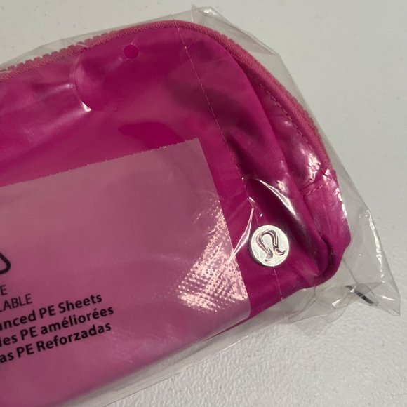 Lululemon Athletic Everywhere Belt Bag 1L Sonic Pink NWT One Size - Picture 8 of 11